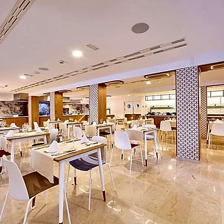 Mll Mediterranean Bay - Adults Only Szálloda